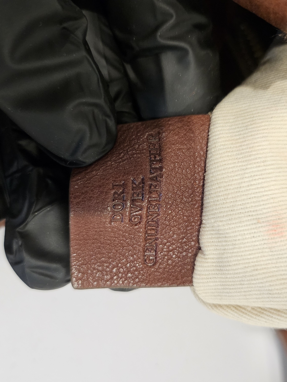 Bally Vintage Leather Shoulder Bag - Picture 7 of 11
